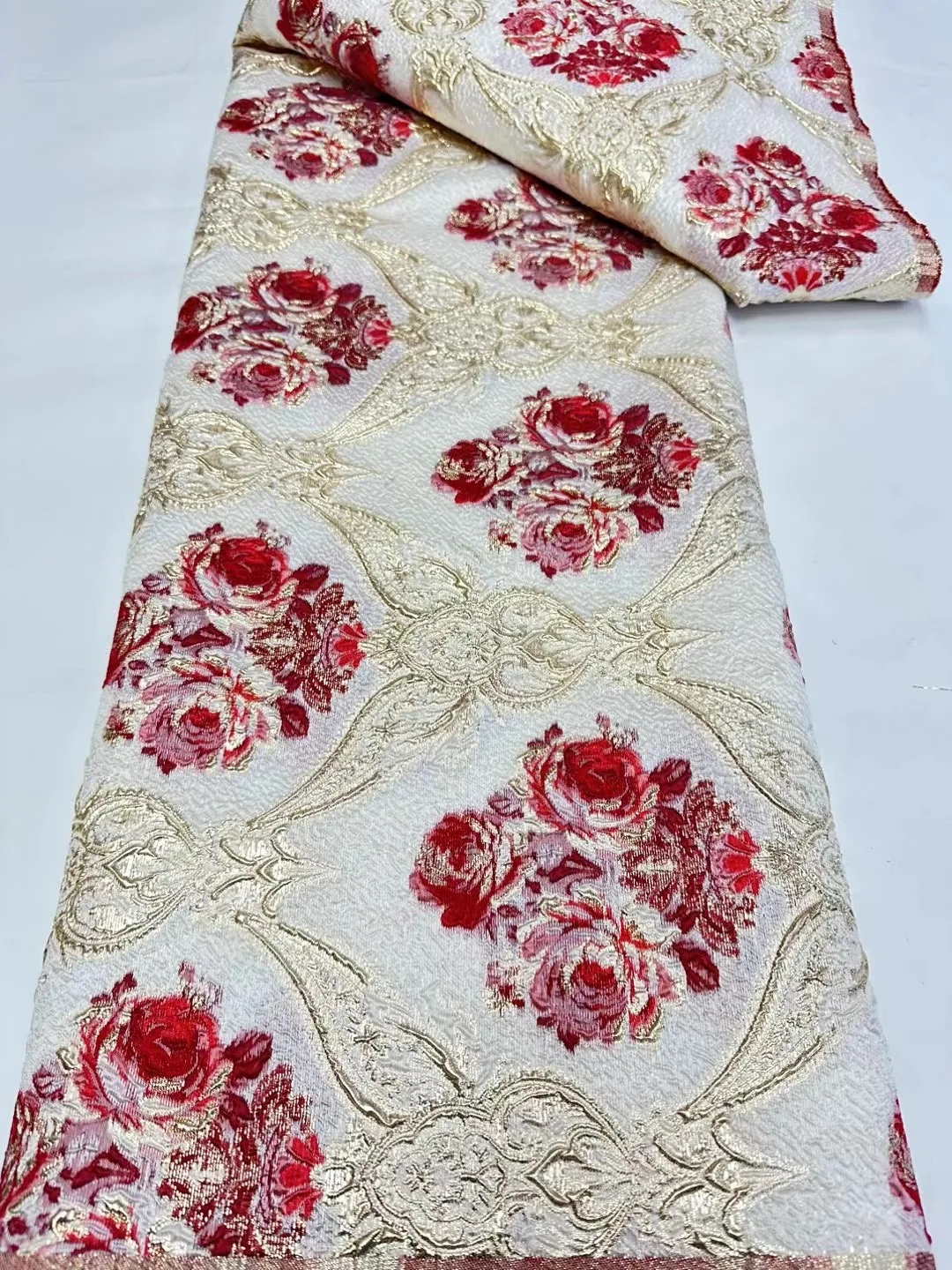 2023 африканская позолоченная кружевная ткань, французское жаккардовое кружево, ткань, атлас для нигерийской свадебной вечеринки 
2023 африканская позолоченная кружевная ткань, французское жаккардовое кружево, ткань, атлас для нигерийской свадебной вечеринки