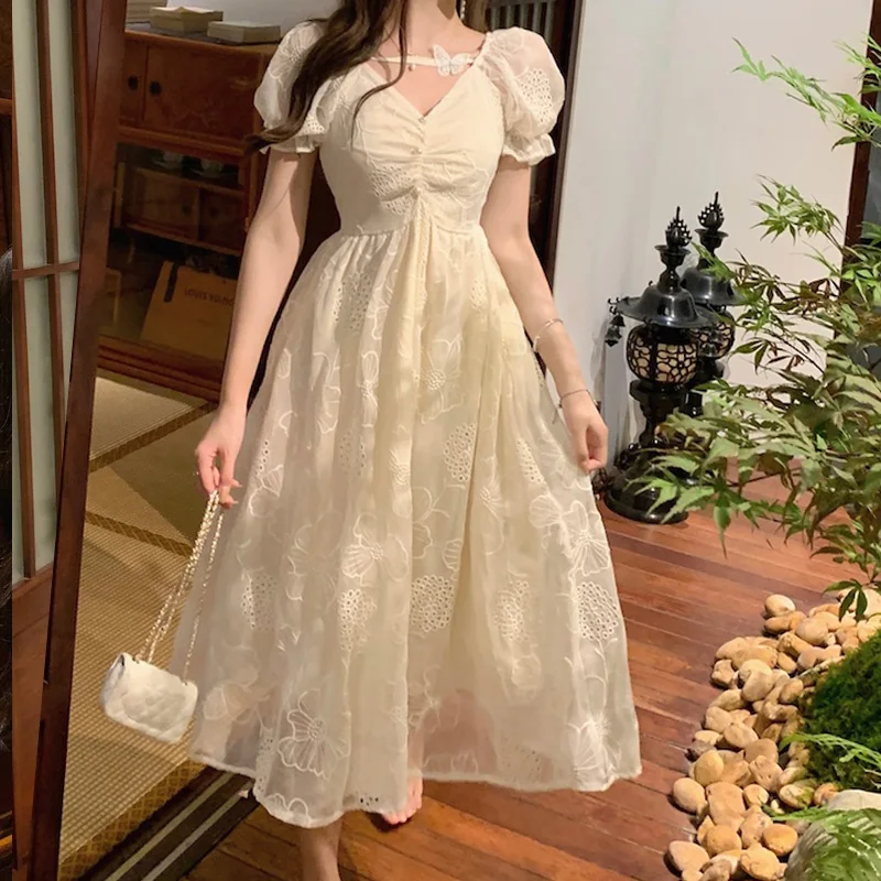 French Fashion V-Neck Comfortable Bubble Short-Sleeved Commuter Beautiful Buttons Summer Women'S New Temperament A-Line Dress 
French Fashion V-Neck Comfortable Bubble Short-Sleeved Commuter Beautiful Buttons Summer Women'S New Temperament A-Line Dress