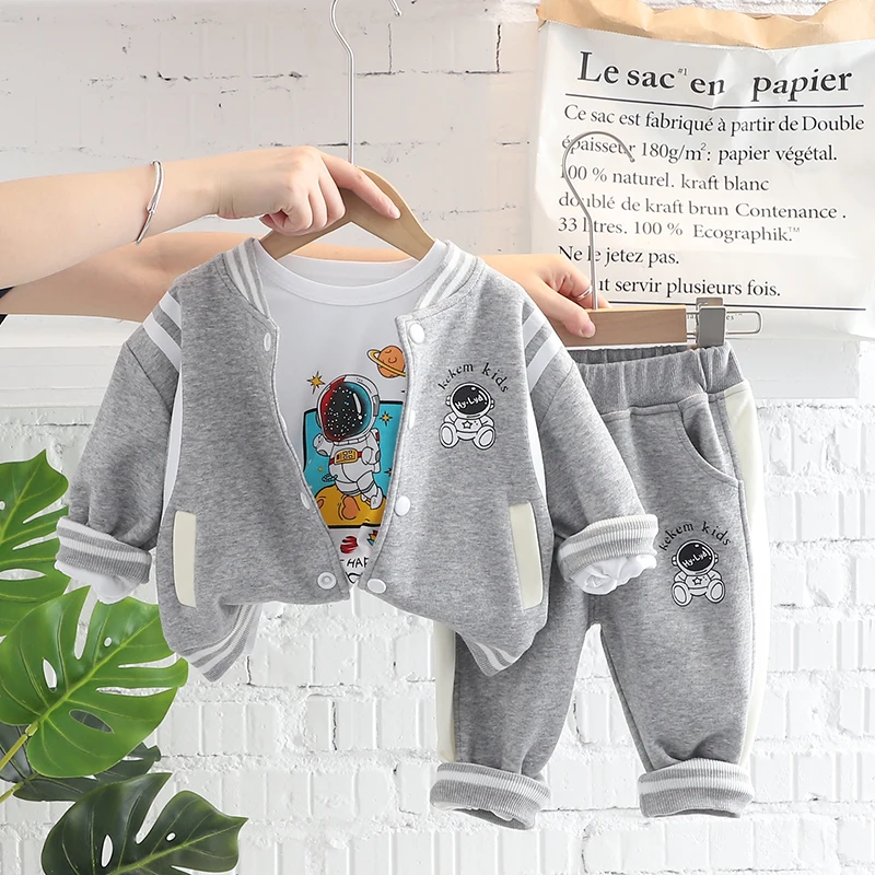 3 шт., детский спортивный костюм из футболки и брюк
3 шт., детский спортивный костюм из футболки и брюк