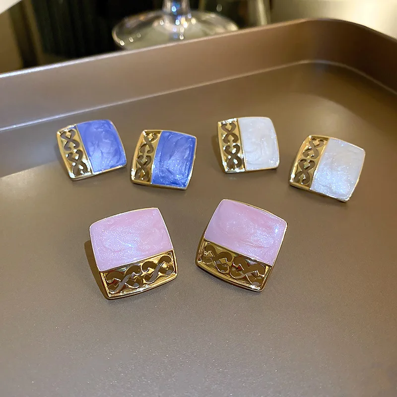 Drop oil square earrings South Korea simple fashion net red temperament ear studs INS wind design sense versatile earrings
Drop oil square earrings South Korea simple fashion net red temperament ear studs INS wind design sense versatile earrings