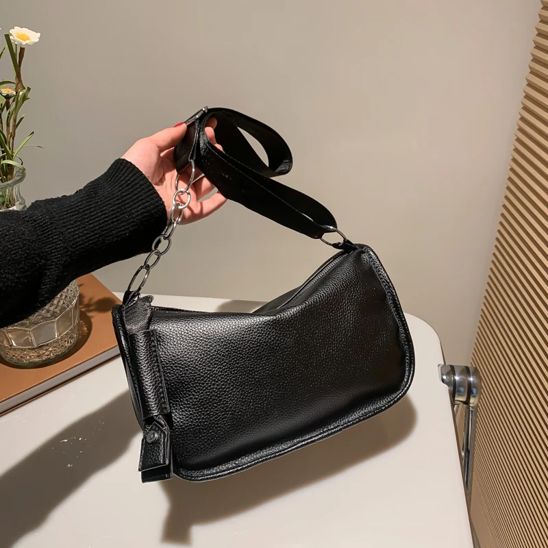 Pillow Shaped Leather Women's Shoulder Bag Luxury Designer Chain Crossbody Bag Fashion Ladies Handbag Trend Soft Messenger Bag
Pillow Shaped Leather Women's Shoulder Bag Luxury Designer Chain Crossbody Bag Fashion Ladies Handbag Trend Soft Messenger Bag