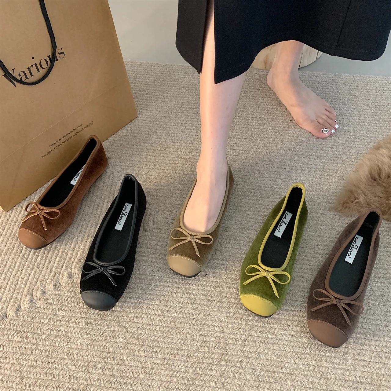 Bailamos 2023Brand Velvet Flats Women Round Toe Ballet Flat Shoes Low Heel Ballet Square Toe Shallow Shoe Slip On Loafer Zapatos
Bailamos 2023Brand Velvet Flats Women Round Toe Ballet Flat Shoes Low Heel Ballet Square Toe Shallow Shoe Slip On Loafer Zapatos