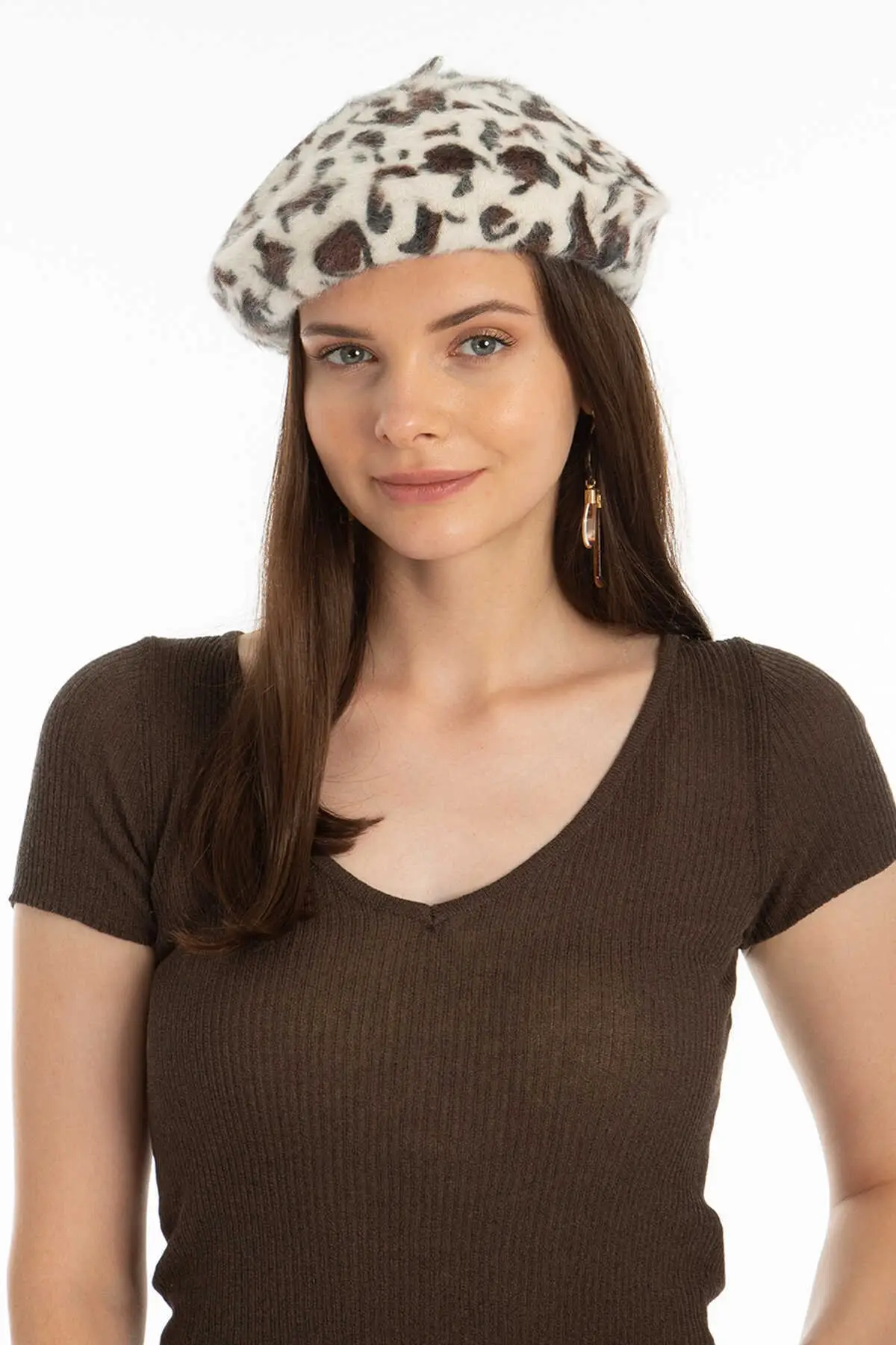 Women Beige Leopard Painter Hat autumn winter trend product new season good quality and warm style product new style new season
Women Beige Leopard Painter Hat autumn winter trend product new season good quality and warm style product new style new season