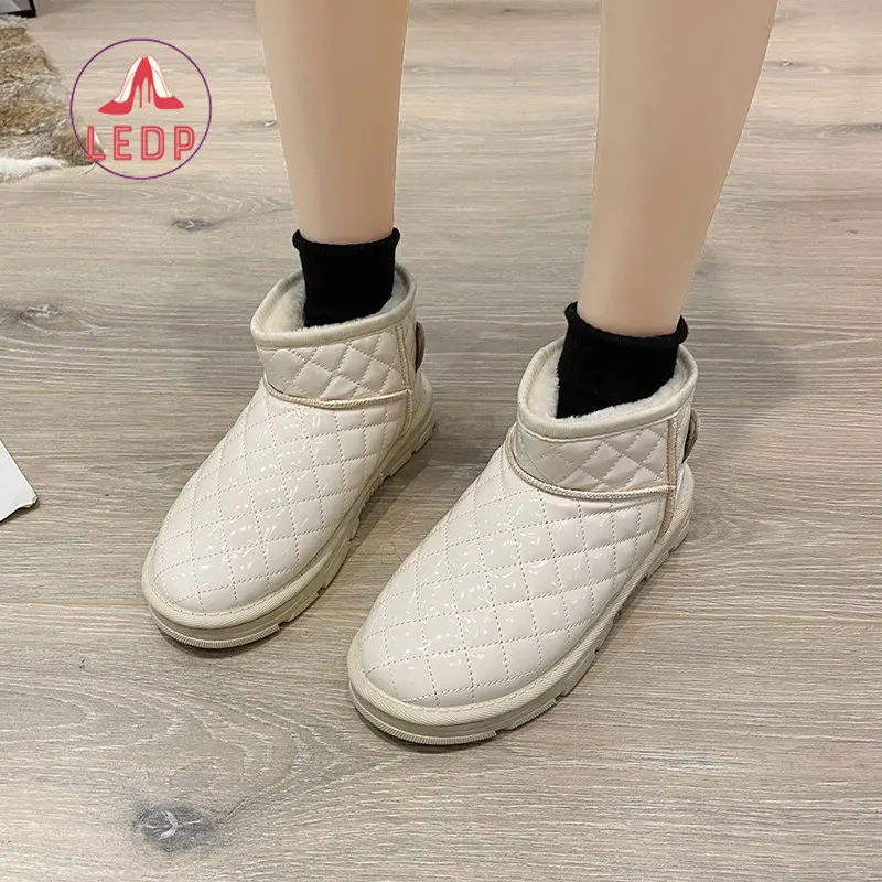 Ladies Warm Snow Shoes Outer Wear Cotton Shoes Boots Snow Boots Winter Waterproof Leather Fashion Ladies Cotton Boots 
Ladies Warm Snow Shoes Outer Wear Cotton Shoes Boots Snow Boots Winter Waterproof Leather Fashion Ladies Cotton Boots