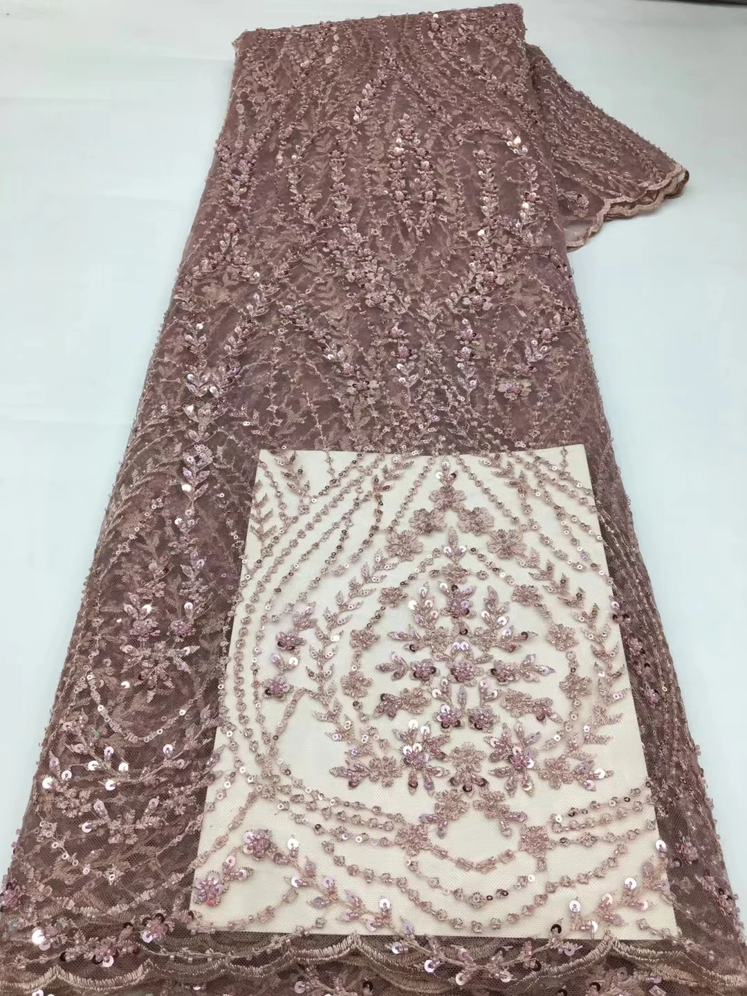 Роскошная пыльная Розовая вышивка блестками кружева Дубай качество шитья Тюль Ткань африканская ткань на Рождество
Роскошная пыльная Розовая вышивка блестками кружева Дубай качество шитья Тюль Ткань африканская ткань на Рождество