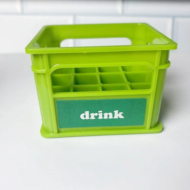 Миниатюрный пластиковый домик с имитацией пива и напитков
Миниатюрный пластиковый домик с имитацией пива и напитков