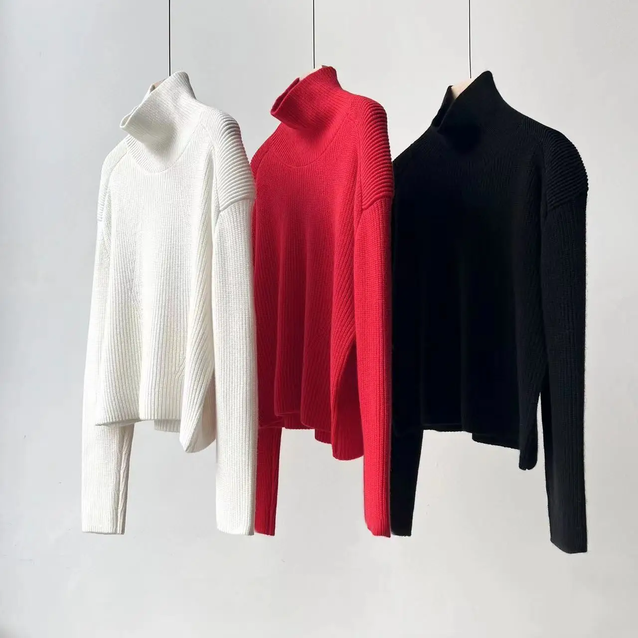 Fyion High Quality Runway Design White / Black / Red Sweater Women 2022 Summer Cashmere Femme Pullover Long Sleeves Sweater
Fyion High Quality Runway Design White / Black / Red Sweater Women 2022 Summer Cashmere Femme Pullover Long Sleeves Sweater
