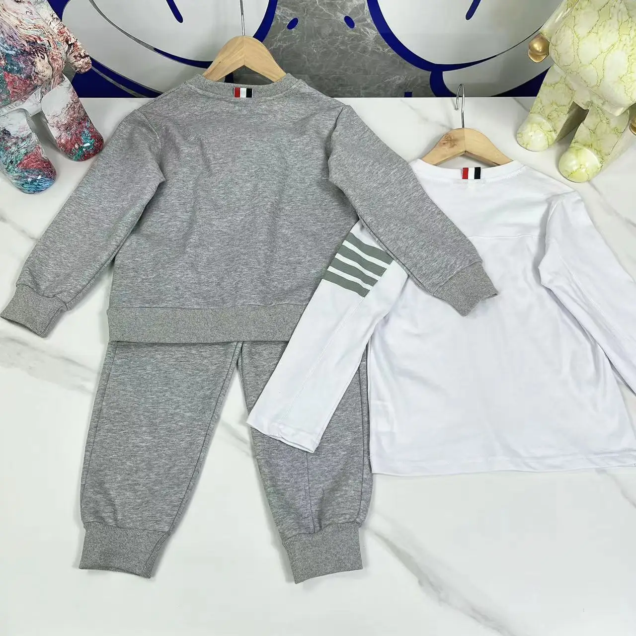 Light luxury children's clothing 2022 early autumn new boy cotton affordable three-piece suit, simple casual sports suit
Light luxury children's clothing 2022 early autumn new boy cotton affordable three-piece suit, simple casual sports suit