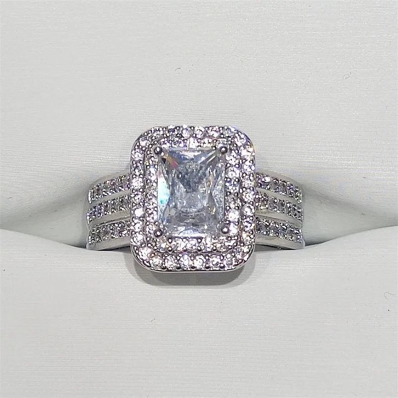 Fashion ring female temperament girl square full diamond zircon ring female light luxury trend engagement wedding ring
Fashion ring female temperament girl square full diamond zircon ring female light luxury trend engagement wedding ring