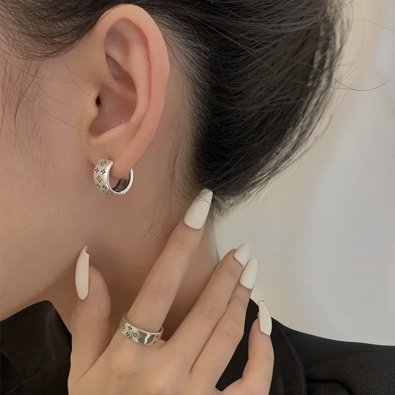 Hot Selling S925 Sterling Silver Versatile Fashion Advanced Design Necklace With Round Hair Flash Pendant For Women
Hot Selling S925 Sterling Silver Versatile Fashion Advanced Design Necklace With Round Hair Flash Pendant For Women