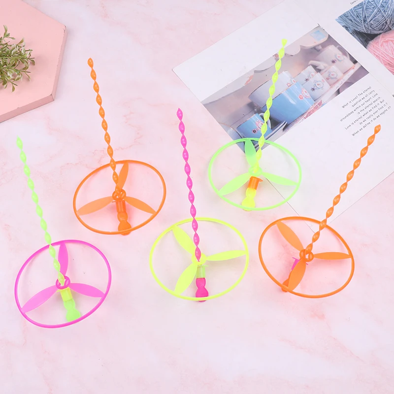 5pcs Twisty Flying Saucers Children Outdoor Plastic Bamboo Dragonfly Flying Classic Toys Safety Kids Educational Sports Gifts
5pcs Twisty Flying Saucers Children Outdoor Plastic Bamboo Dragonfly Flying Classic Toys Safety Kids Educational Sports Gifts