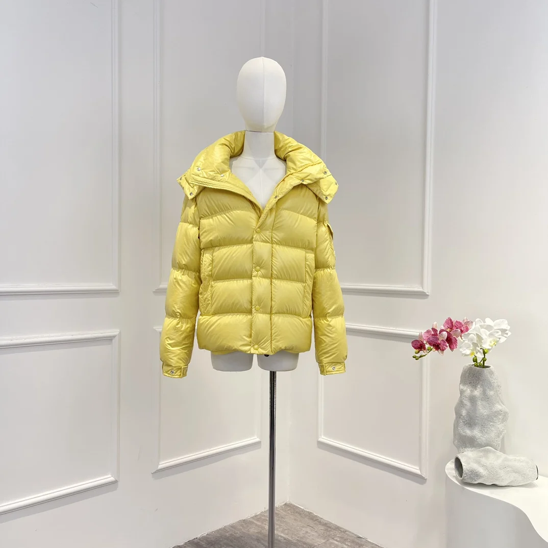 Solid White Goose Feather Down Jacket High Quality 2023 New Winter Warm Long Sleeve Hat Woman Coat
Solid White Goose Feather Down Jacket High Quality 2023 New Winter Warm Long Sleeve Hat Woman Coat