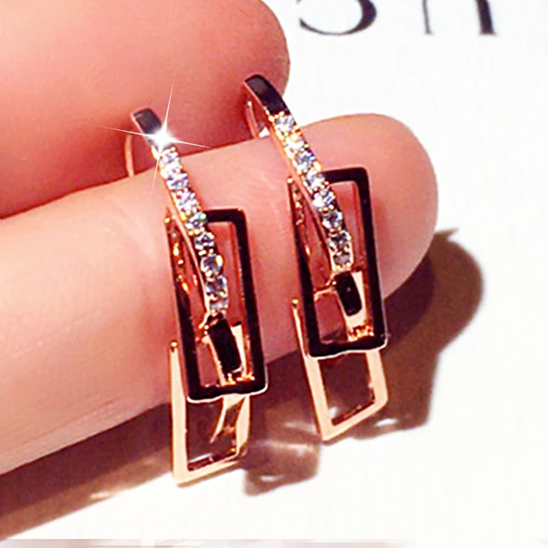 New Fashion Geometry Trendy Temperament Ear Buckle Women Exquisite Luxury Brilliant Elegant Earring Minimalist Earrings Pendant
New Fashion Geometry Trendy Temperament Ear Buckle Women Exquisite Luxury Brilliant Elegant Earring Minimalist Earrings Pendant