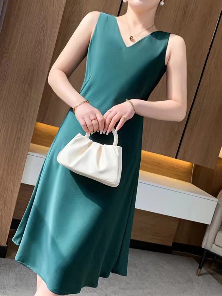 Korean Sling Dress 2022 Women Summer Solid V-neck Satin Bottoming Dress Elegant Sleeveless Casual Vestido De Mujer Dresses
Korean Sling Dress 2022 Women Summer Solid V-neck Satin Bottoming Dress Elegant Sleeveless Casual Vestido De Mujer Dresses