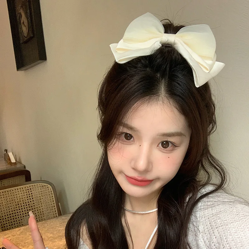 Wholesale Beige Bow Top Clip Princess Hair Clip Japanese Korean Net Red Tiara Hairpin Headdress Girl Hair Accessoires AFS376
Wholesale Beige Bow Top Clip Princess Hair Clip Japanese Korean Net Red Tiara Hairpin Headdress Girl Hair Accessoires AFS376