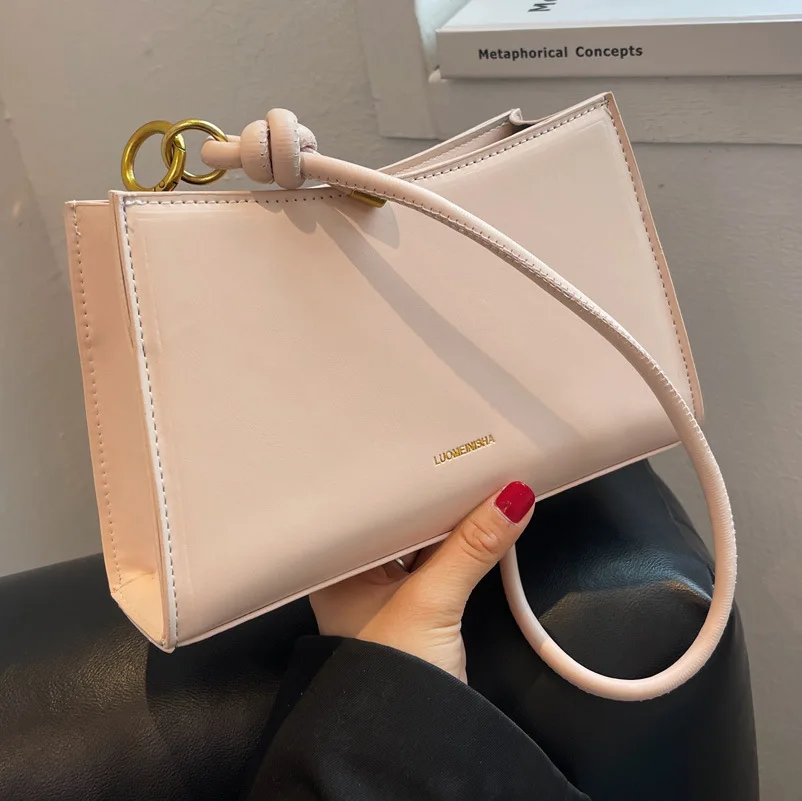 2022 New Fashion Luxury Casual Simple Women's Bag Casual High-quality Shoulder Bag All-match Messenger Bag Net Red Bag Women
2022 New Fashion Luxury Casual Simple Women's Bag Casual High-quality Shoulder Bag All-match Messenger Bag Net Red Bag Women