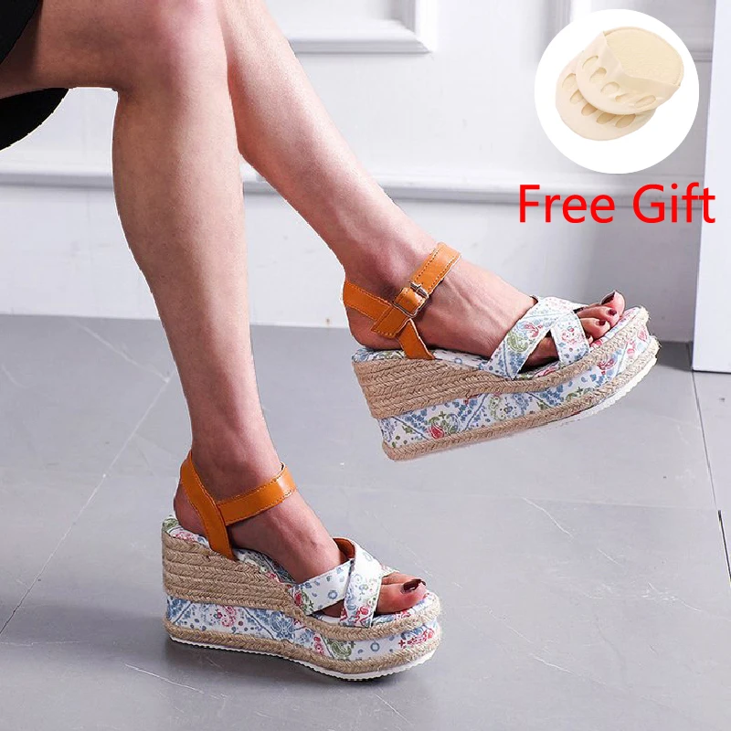 2022 New One Word Belt Flat Thick High Heels Round Toe Open Toe Printing Color Matching Ring Foot Buckle Women's Sandals
2022 New One Word Belt Flat Thick High Heels Round Toe Open Toe Printing Color Matching Ring Foot Buckle Women's Sandals