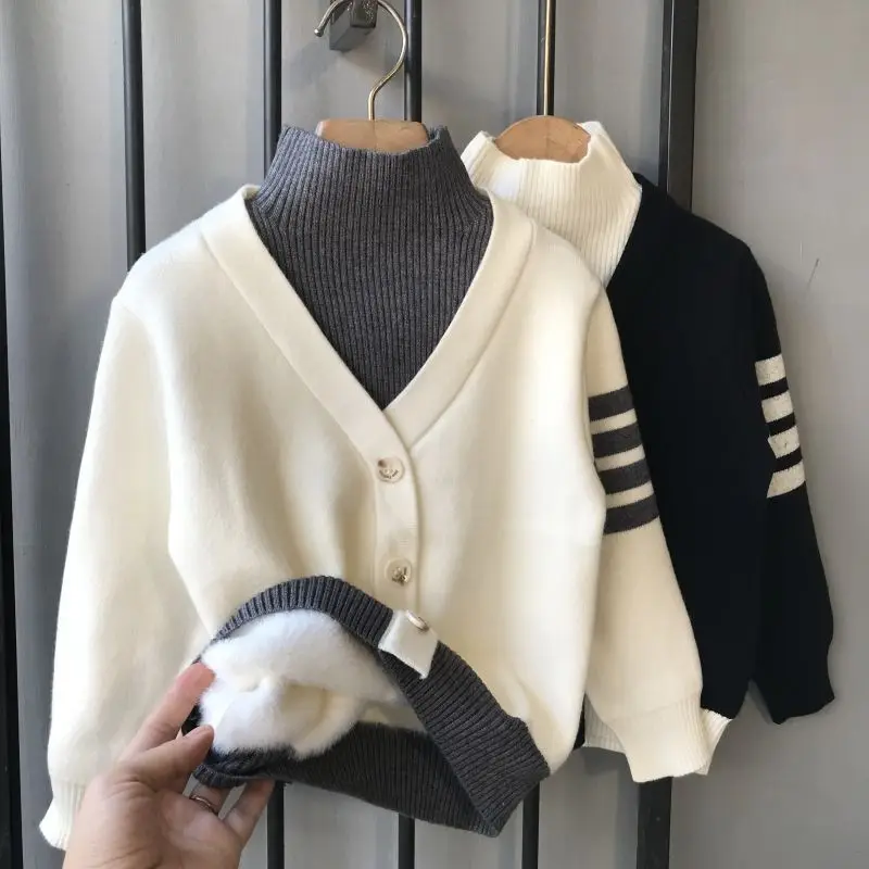 Boys Single-Layer Fleece-Lined Fake Two Pieces Sweaters Girls Velvet Padded Bottoming Shirt Winter Simple Children's Clothing
Boys Single-Layer Fleece-Lined Fake Two Pieces Sweaters Girls Velvet Padded Bottoming Shirt Winter Simple Children's Clothing