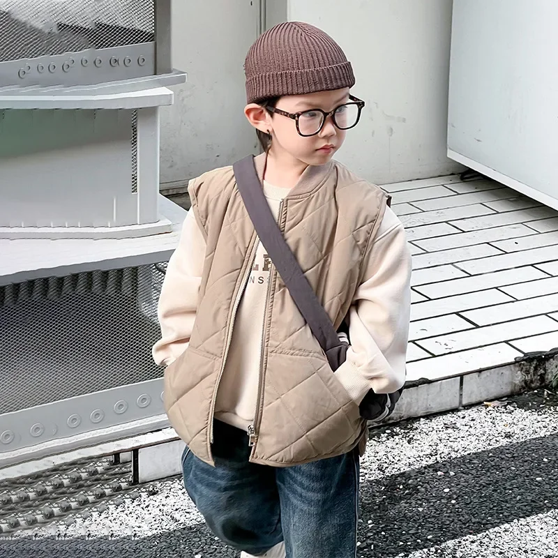 Жилет, однотонная детская одежда, новинка, хлопковая Осенняя верхняя одежда для мальчиков, зимняя теплая кофта для детей, красивая теплая клетчатая кофта
Жилет, однотонная детская одежда, новинка, хлопковая Осенняя верхняя одежда для мальчиков, зимняя теплая кофта для детей, красивая теплая клетчатая кофта