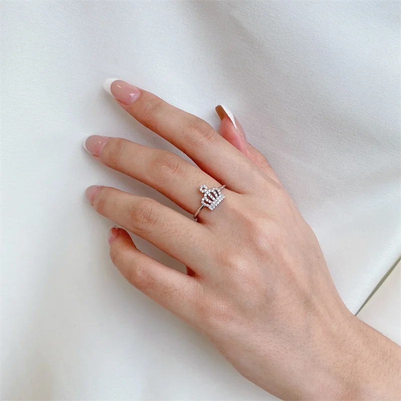 S925 Sterling Silver Noble Queen's Crown Ring Personality Women's Sweet Wedding Ring Luxury Fashion High Quality Birthday Gift
S925 Sterling Silver Noble Queen's Crown Ring Personality Women's Sweet Wedding Ring Luxury Fashion High Quality Birthday Gift