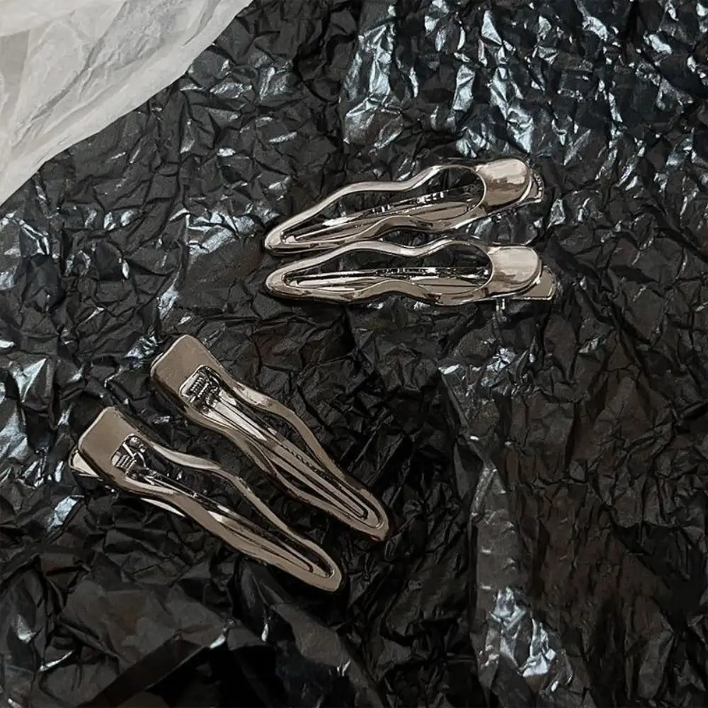 Sweet Cool Metal Wave Hair Barrettes Seamless Bang Clip Side Clip Headdress Y2K Girl Hairpin Punk Style Duckbill Clip
Sweet Cool Metal Wave Hair Barrettes Seamless Bang Clip Side Clip Headdress Y2K Girl Hairpin Punk Style Duckbill Clip
