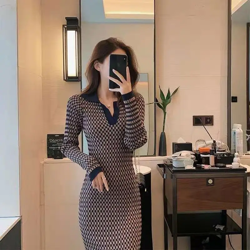 Knitted One-piece Dresses for Women Autumn Winter 2022 Midi Korean Vintage Women's Knit Sweater Dress Sexy Bodycon Wrap Fashion
Knitted One-piece Dresses for Women Autumn Winter 2022 Midi Korean Vintage Women's Knit Sweater Dress Sexy Bodycon Wrap Fashion