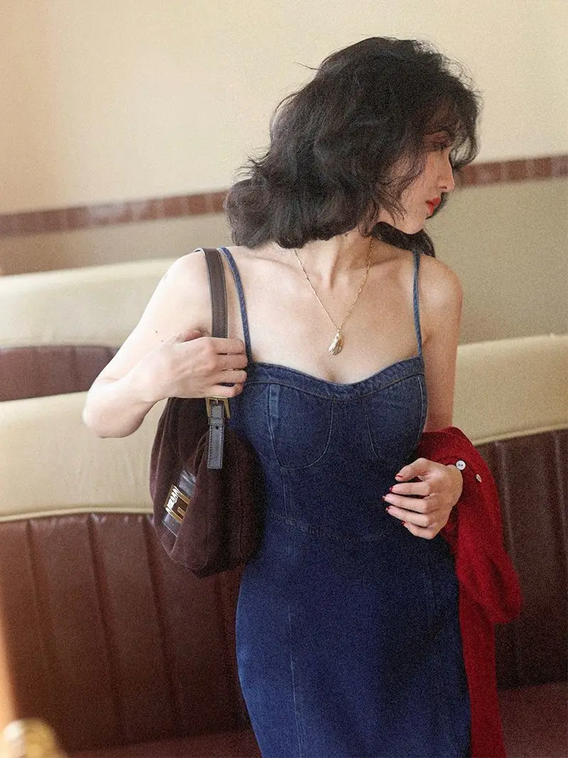 2023 French Denim Camisole Dress Women's Autumn Korean Retro Pure Desire Girl Sense Small Open Denim Camisole Dress Y2K
2023 French Denim Camisole Dress Women's Autumn Korean Retro Pure Desire Girl Sense Small Open Denim Camisole Dress Y2K