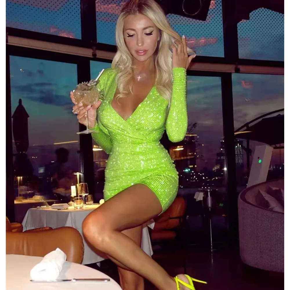 Winter Sexy Long Sleeve V Neck Crystal Diamonds Green Mini Bodycon Bandage Dress 2021 Designer Evening Party Club Dress Vestido
Winter Sexy Long Sleeve V Neck Crystal Diamonds Green Mini Bodycon Bandage Dress 2021 Designer Evening Party Club Dress Vestido