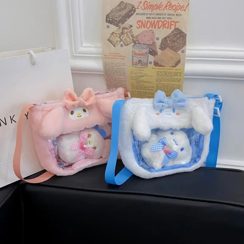 Сумка-тоут Sanrio Kuromi, плюшевая мультяшная кукла My Melody, кукла Cinnamoroll, универсальная большая сумка через плечо, детский рюкзак
Сумка-тоут Sanrio Kuromi, плюшевая мультяшная кукла My Melody, кукла Cinnamoroll, универсальная большая сумка через плечо, детский рюкзак