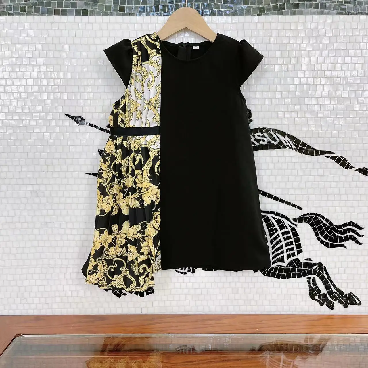 High-end children's clothing 2021 summer new girls floral dress western style short-sleeved medium and large children's clothing
High-end children's clothing 2021 summer new girls floral dress western style short-sleeved medium and large children's clothing