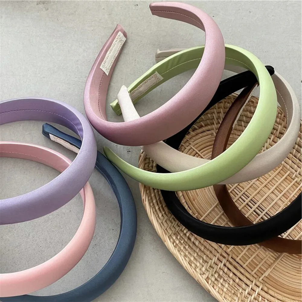French elegant temperament simple satin texture solid color sponge hair hoop French retro cloth pressure hair hoop
French elegant temperament simple satin texture solid color sponge hair hoop French retro cloth pressure hair hoop