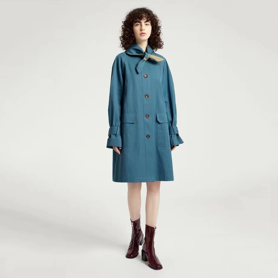 2022 Autumn and Winter New positive and negative pointed collar knotted design silhouette sense long windbreaker jacket women
2022 Autumn and Winter New positive and negative pointed collar knotted design silhouette sense long windbreaker jacket women