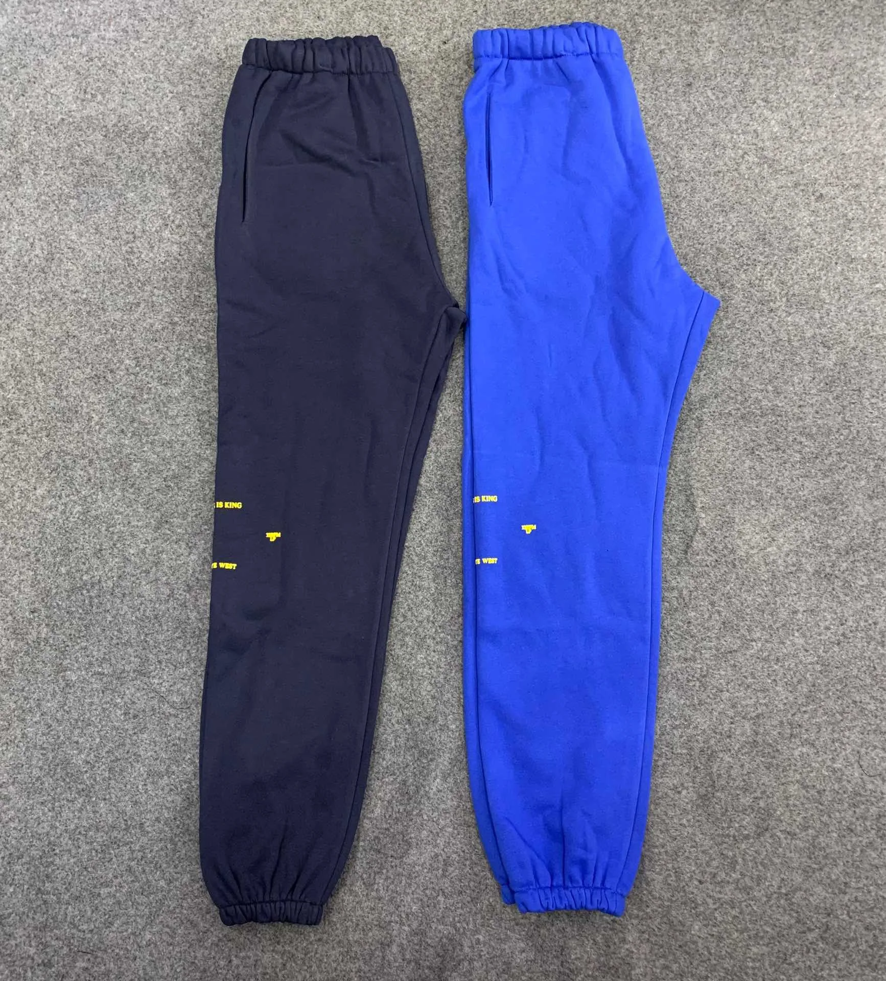 Kanye West Hiphop Men Loose Sweatpants 19FW Jesus Is King LA Exclusive Thick Fleeces Sweatpants Men Women Solid Color Joggers
Kanye West Hiphop Men Loose Sweatpants 19FW Jesus Is King LA Exclusive Thick Fleeces Sweatpants Men Women Solid Color Joggers