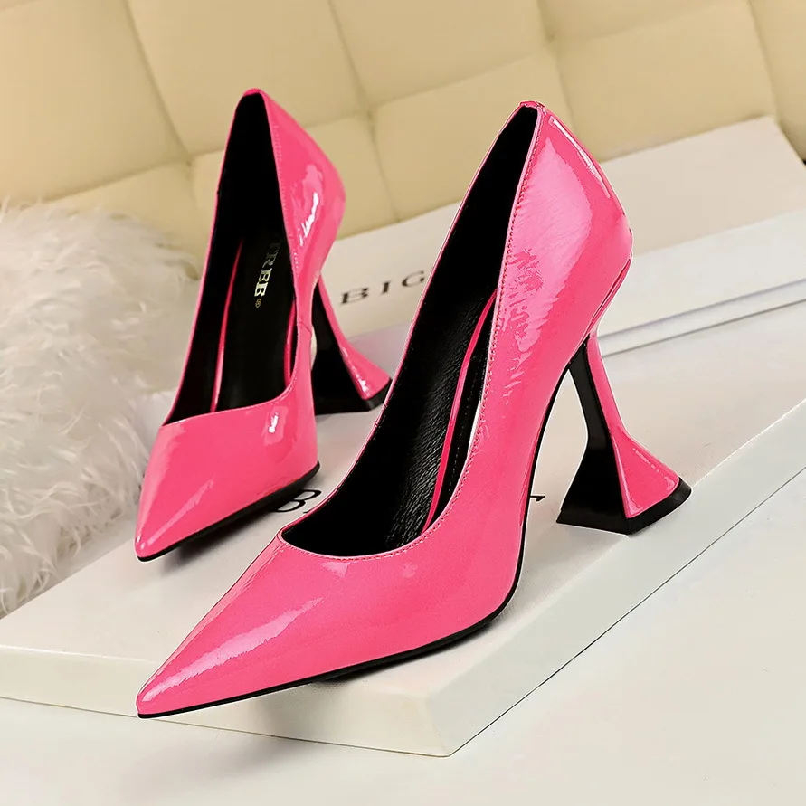 Pink heels for women pumps shoes high heels glossy patent leather pointed toe designer shoes sapatos femininos zaptos mujer
Pink heels for women pumps shoes high heels glossy patent leather pointed toe designer shoes sapatos femininos zaptos mujer