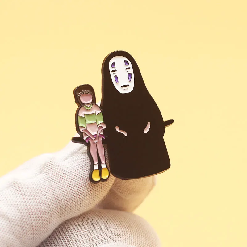 Значок с персонажами мультфильма «Человек без лица»
Значок с персонажами мультфильма «Человек без лица»