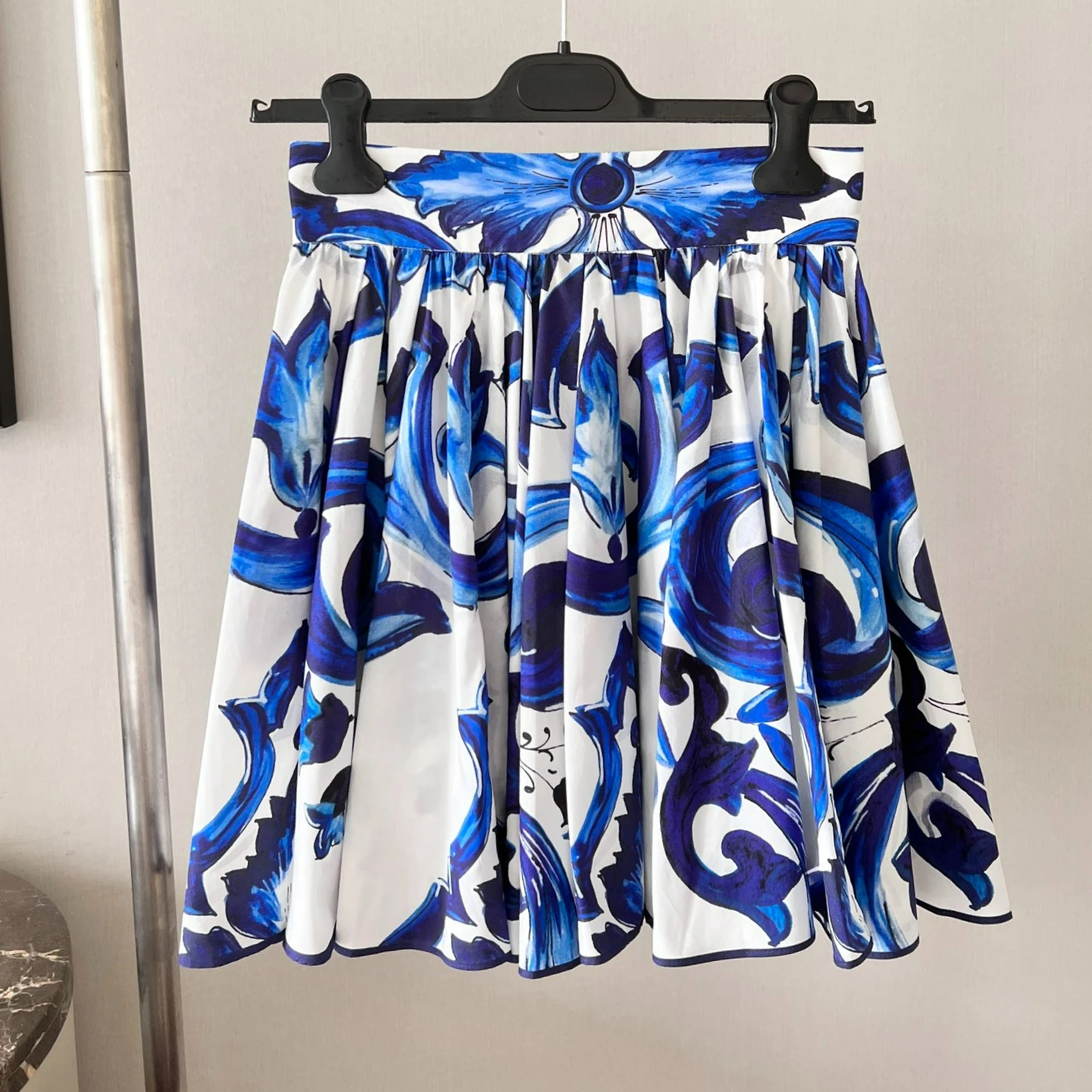 Top Quality 2022 Spring Summer New D Style Luxury Women's Skirt 100% Pure Cotton Print Vacation Short Skirt
Top Quality 2022 Spring Summer New D Style Luxury Women's Skirt 100% Pure Cotton Print Vacation Short Skirt