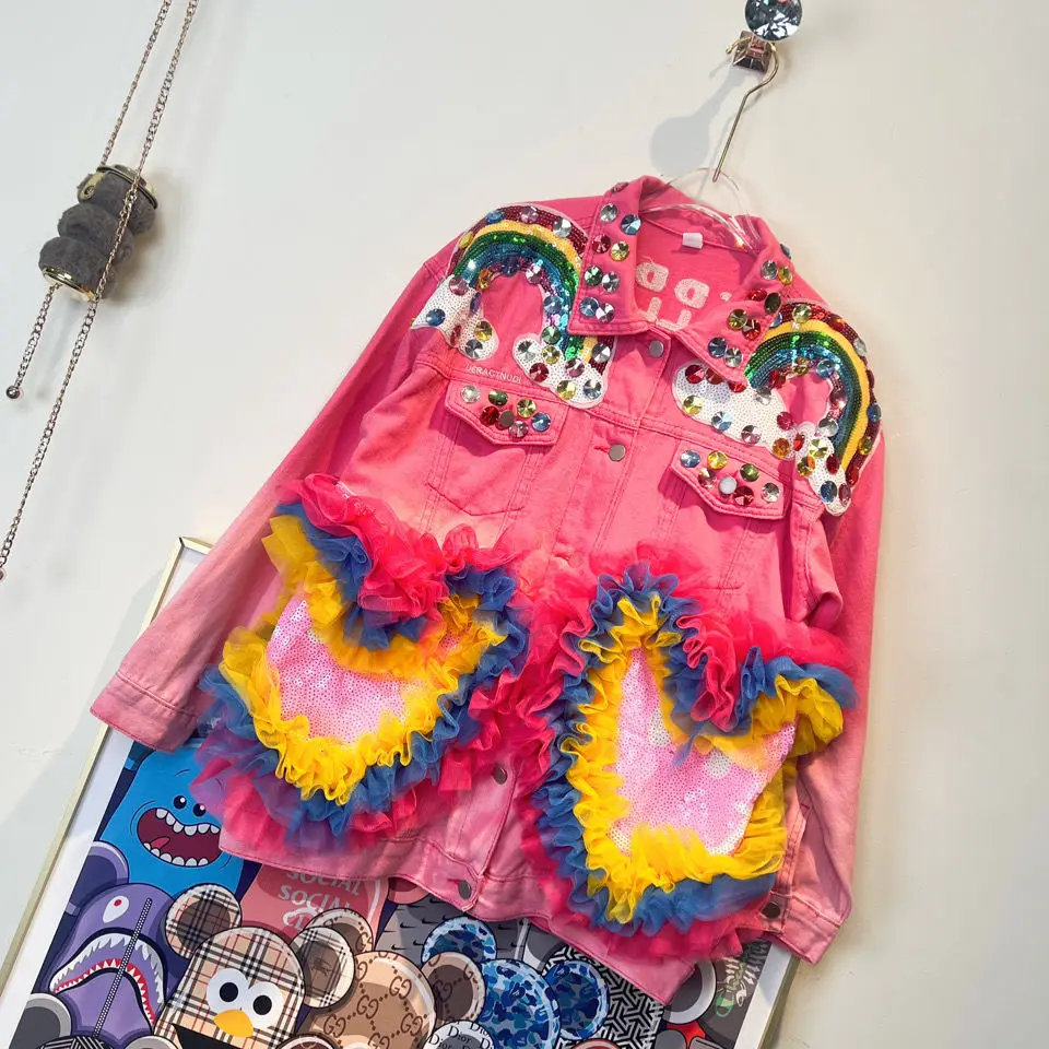 Pink Denim Jacket Coat for Ladies Patchwork Rainbow Sequins Diamond Ruffles Love Pocket Oversize Loose Outwear Trendy Jeans
Pink Denim Jacket Coat for Ladies Patchwork Rainbow Sequins Diamond Ruffles Love Pocket Oversize Loose Outwear Trendy Jeans