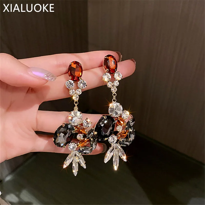 XIALUOKE Vintage Geometric Metal Crystal Flowers Drop Earrings For Women Bohemian Style Tassel Earrings Weddings Bride Jewelry
XIALUOKE Vintage Geometric Metal Crystal Flowers Drop Earrings For Women Bohemian Style Tassel Earrings Weddings Bride Jewelry