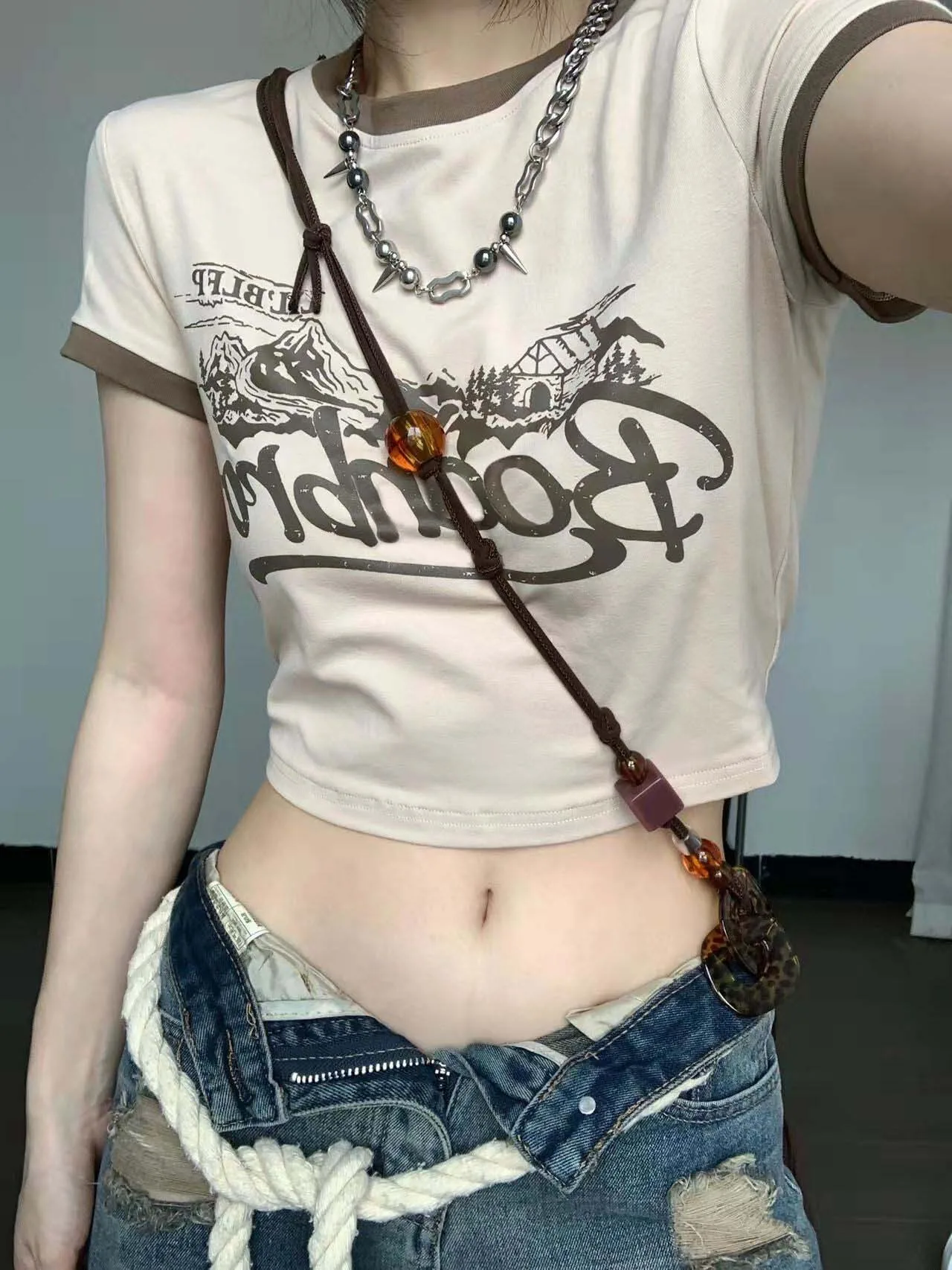 2022 New Retro Khaki Hot Girl Short-sleeved T-shirt Women's Summer Niche Slim Slimming Crop Top Gothic Y2k Clothes
2022 New Retro Khaki Hot Girl Short-sleeved T-shirt Women's Summer Niche Slim Slimming Crop Top Gothic Y2k Clothes