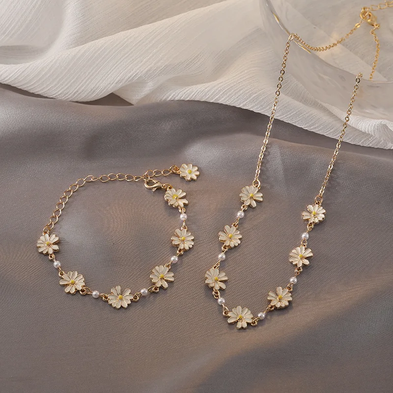 Sweet White Daisy Bracelets Necklace Personality Pearl Metal Minimalist Chrysanthemum Bracelet Necklace
Sweet White Daisy Bracelets Necklace Personality Pearl Metal Minimalist Chrysanthemum Bracelet Necklace