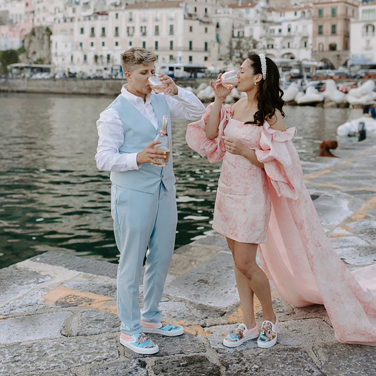 Princess Floral Print Straight Across Wedding Gowns Detachable Long Train Ruched Satin Custom Made Mini Colorful Bridal Gowns
Princess Floral Print Straight Across Wedding Gowns Detachable Long Train Ruched Satin Custom Made Mini Colorful Bridal Gowns