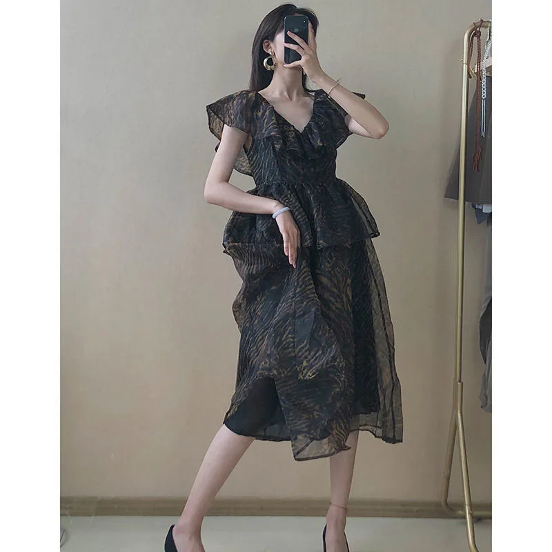 2022 Summer French Fairy Vintage V-Neck Women Dress Black High Quality Elegant Chic Casual Chiffon Sexy Party Evening Dresses
2022 Summer French Fairy Vintage V-Neck Women Dress Black High Quality Elegant Chic Casual Chiffon Sexy Party Evening Dresses