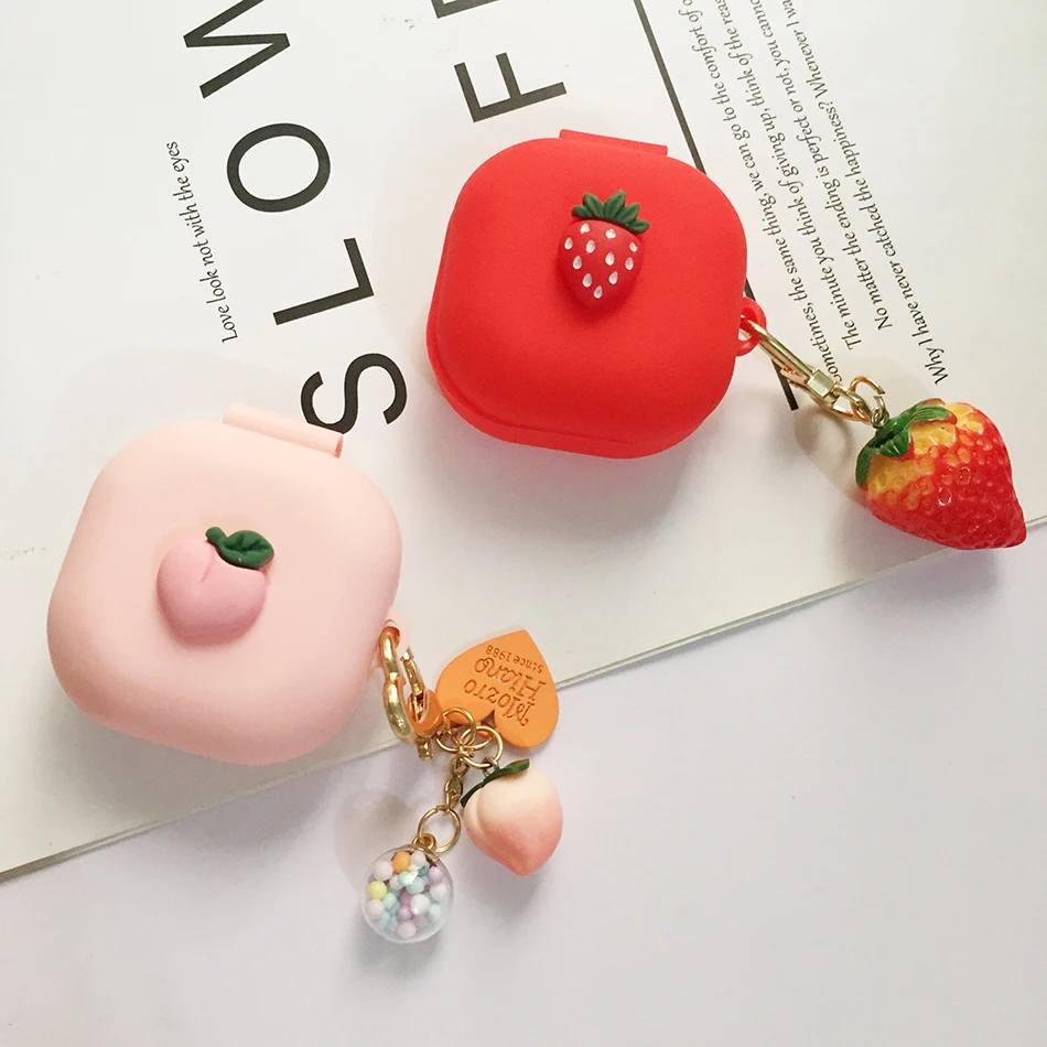 

Silicone Protect Case For Samsung Galaxy buds live / buds2 2 Pro Earphone Charging Box Accessories Cute Peach Keychain Cover