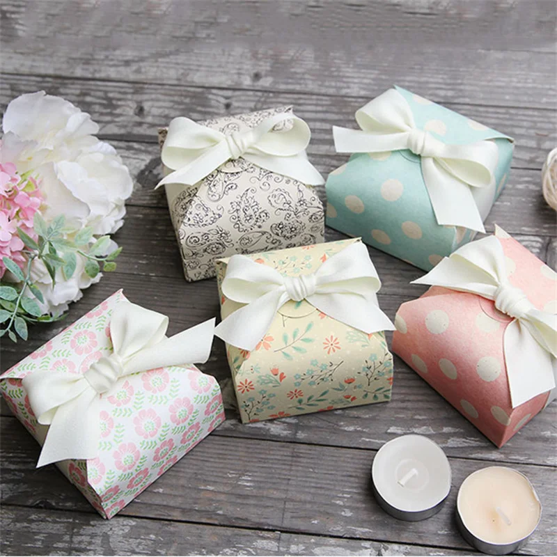50PCS Pink Dot Flower Bow Square Folding Case Mini Moon Cake Pastries Paper Packaging Box Wedding Candy Buckle Gift Boxes
50PCS Pink Dot Flower Bow Square Folding Case Mini Moon Cake Pastries Paper Packaging Box Wedding Candy Buckle Gift Boxes