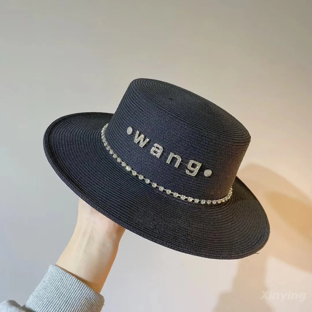 2022 Luxury Summer Straw Hats for Women Wide Brim Beach Hat With Rhinestones Vogue Logo Sunscreen UV Protection Panama Sun Cap
2022 Luxury Summer Straw Hats for Women Wide Brim Beach Hat With Rhinestones Vogue Logo Sunscreen UV Protection Panama Sun Cap