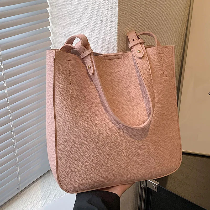 Fashion PU Leather Shoulder Bag for Women Korean Style Simple Large Capacity Underarm Pack Trend Casual Messenger Bags
Fashion PU Leather Shoulder Bag for Women Korean Style Simple Large Capacity Underarm Pack Trend Casual Messenger Bags