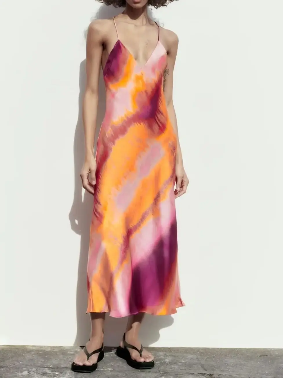 Summer Women's Orange V-neck Tie Dye Silk Satin Texture Fabric Suspender Long Dress Sexy Chic French Style
Summer Women's Orange V-neck Tie Dye Silk Satin Texture Fabric Suspender Long Dress Sexy Chic French Style