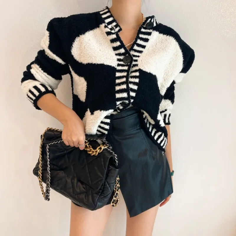 2022 Autumn Korean Knitted Cardigan Female O-neck Single-breasted Loose Long Sleeve Casual Sweater Coat Women
2022 Autumn Korean Knitted Cardigan Female O-neck Single-breasted Loose Long Sleeve Casual Sweater Coat Women