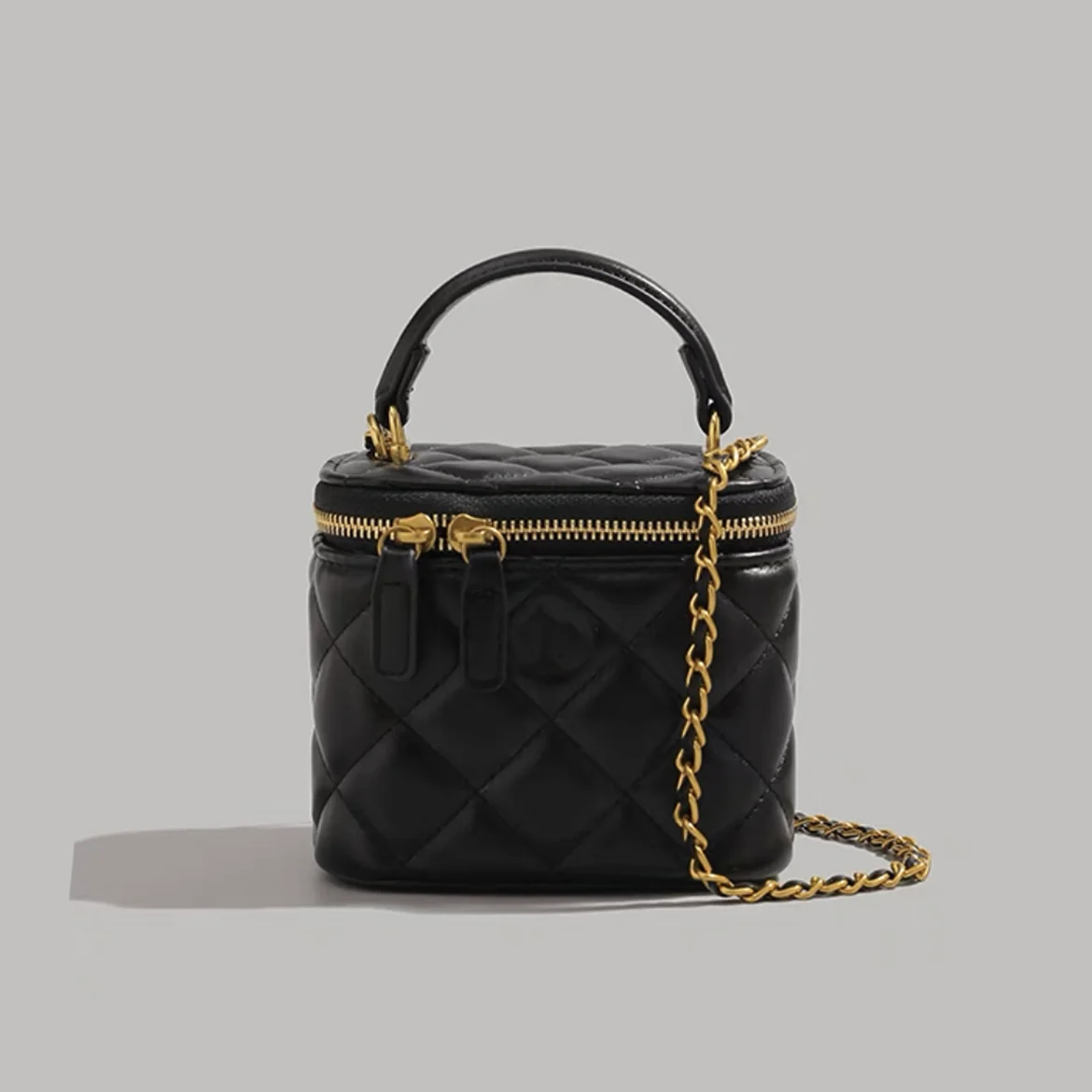 NIGO Leather Textured Small Square Chain Bag #nigo58112
NIGO Leather Textured Small Square Chain Bag #nigo58112