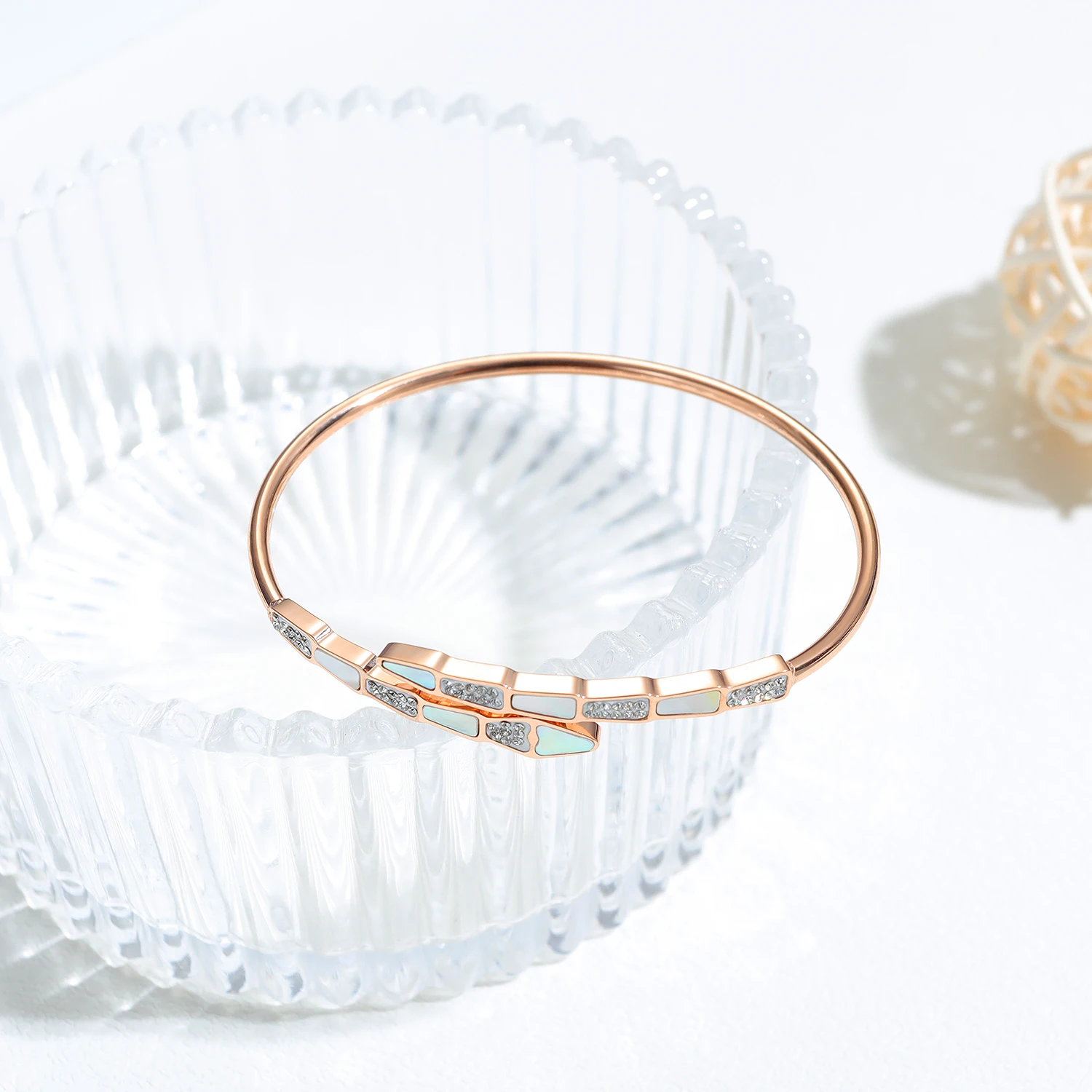 Flexible Stainles Steel Bracelets for Women Rotated Shell Open Cuff Bracelets Bangles 316L Stainless steel bracelet crystal
Flexible Stainles Steel Bracelets for Women Rotated Shell Open Cuff Bracelets Bangles 316L Stainless steel bracelet crystal